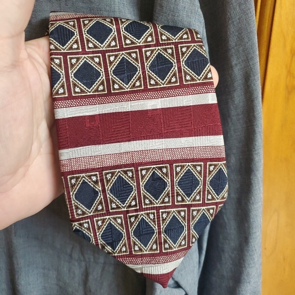 Evan-Picone OS Necktie Mens Burgundy Navy Blue Silk Geometric Diamond Vtg Tie